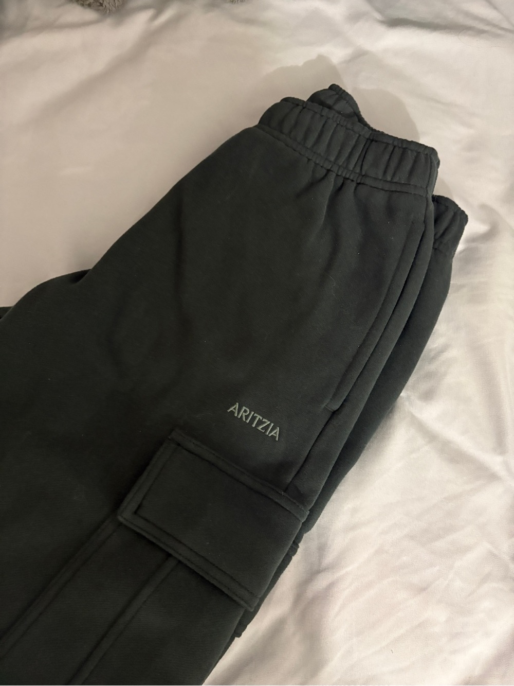 Aritzia Cargo Joggers emerald green in short